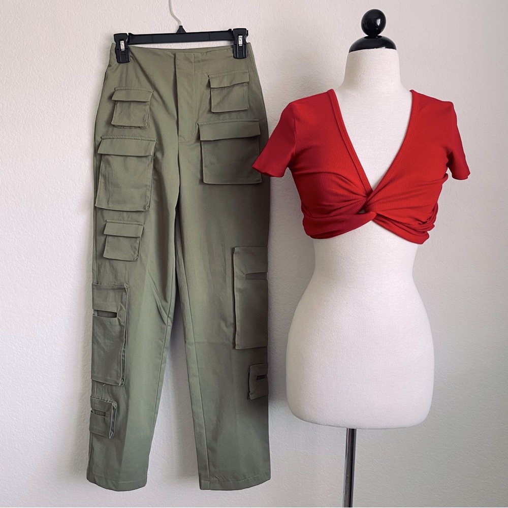 SET Pretty Little Thing Olive Multipockets Cargo Pants & SHEIN Red Crop Knit Top
